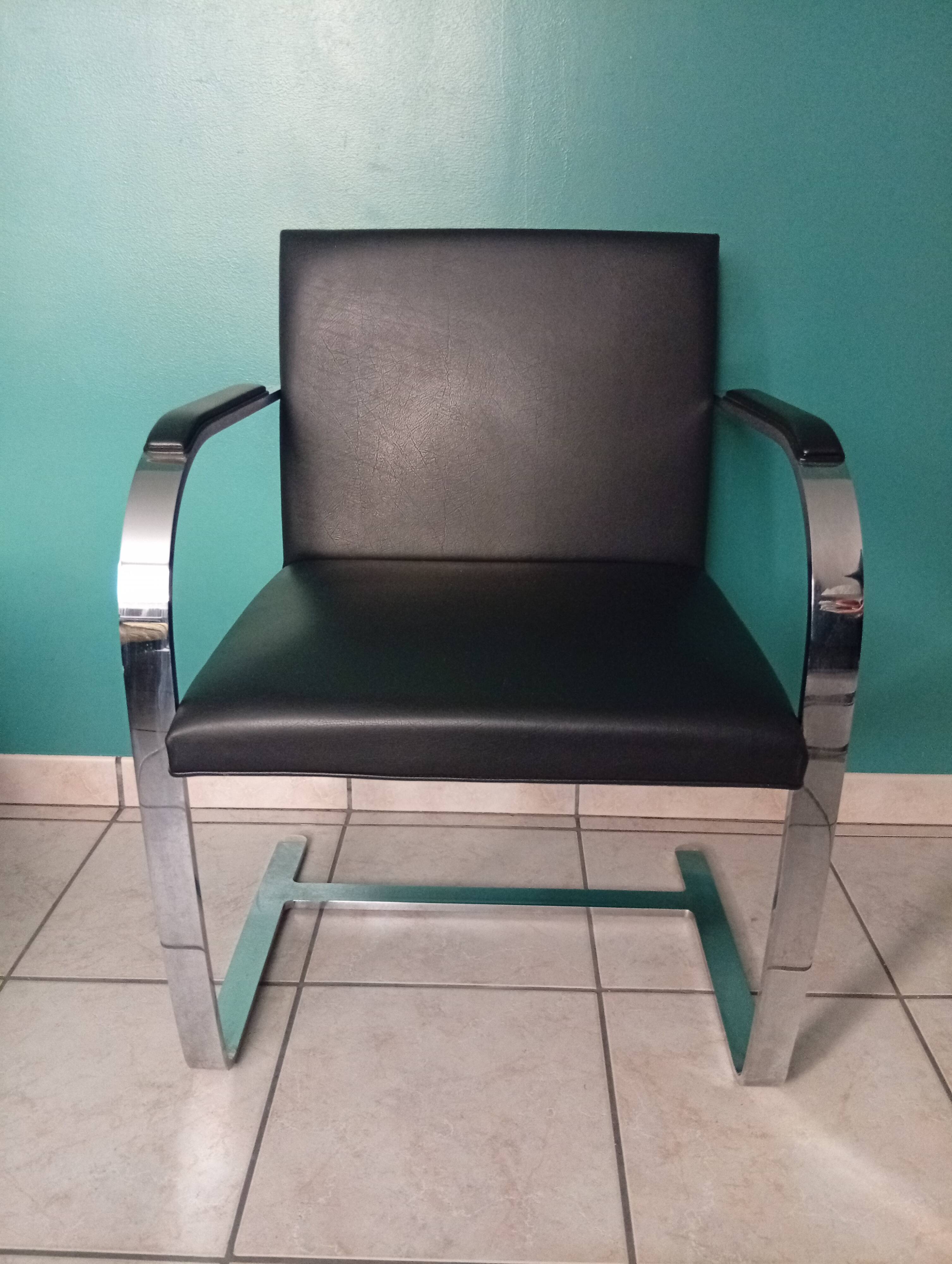 Set of 4 BRNO chairs, Mies Van Der Rohe, Knoll lot