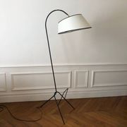 Lampadaire tripode et porte revue 1950