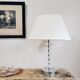 Lampe moderniste en plexiglas et chrome XXe