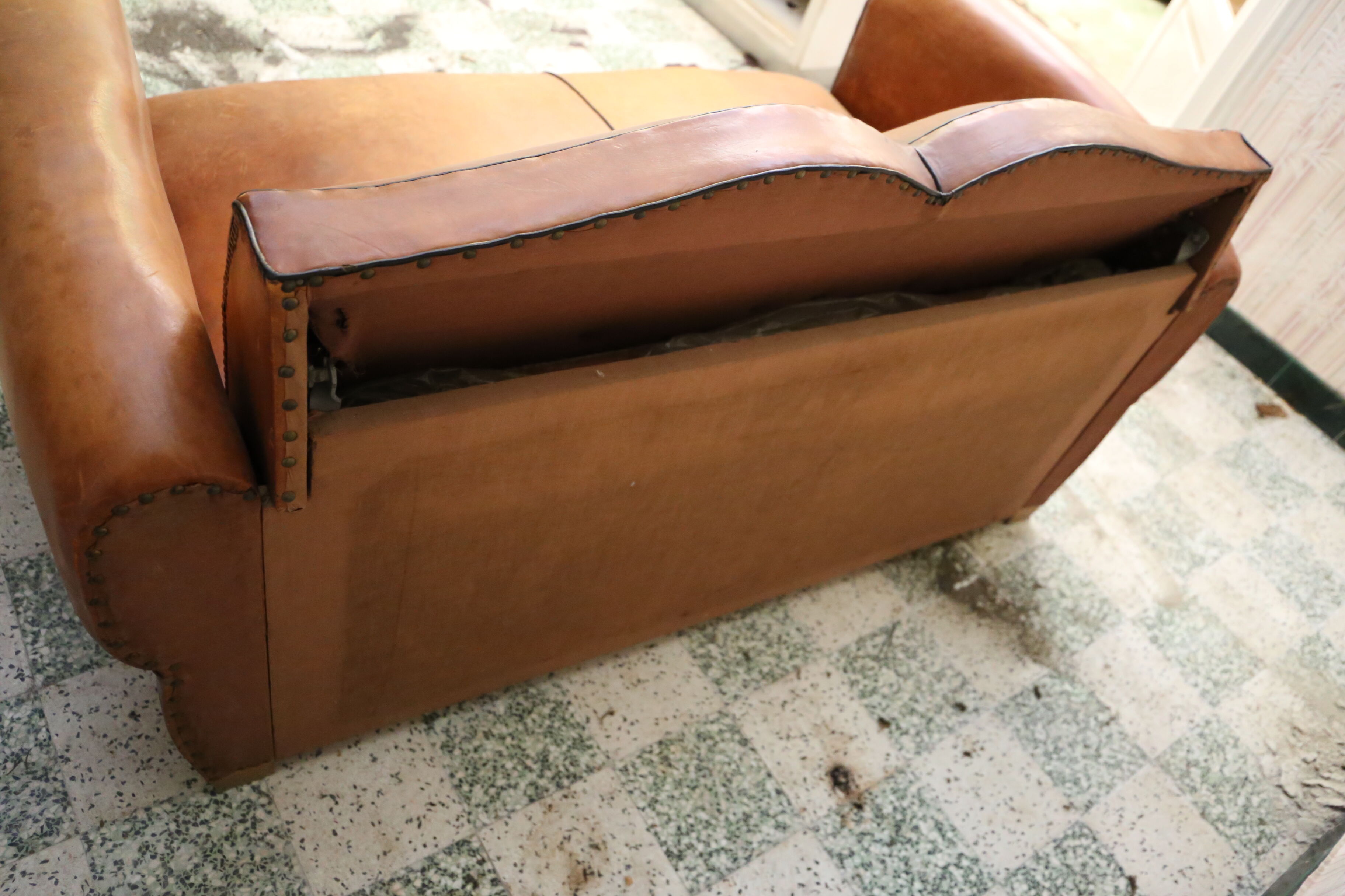 Moustache club sofa in leather, 40s