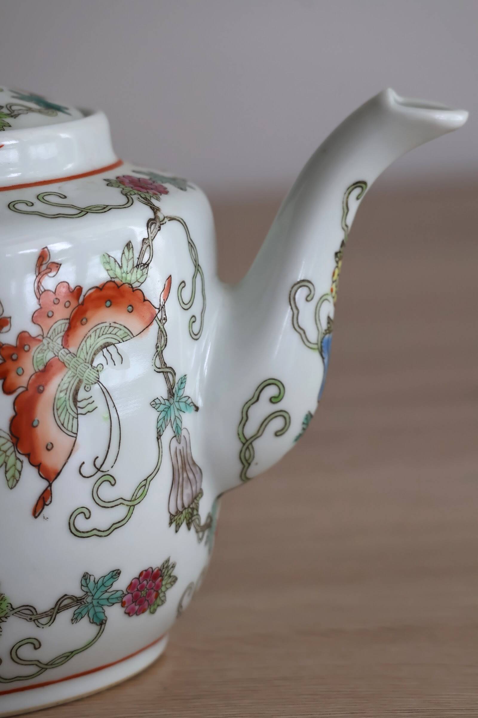 Chinese hand painted teapot Jingdezhen