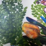 Table bass pattern floral spindle feet