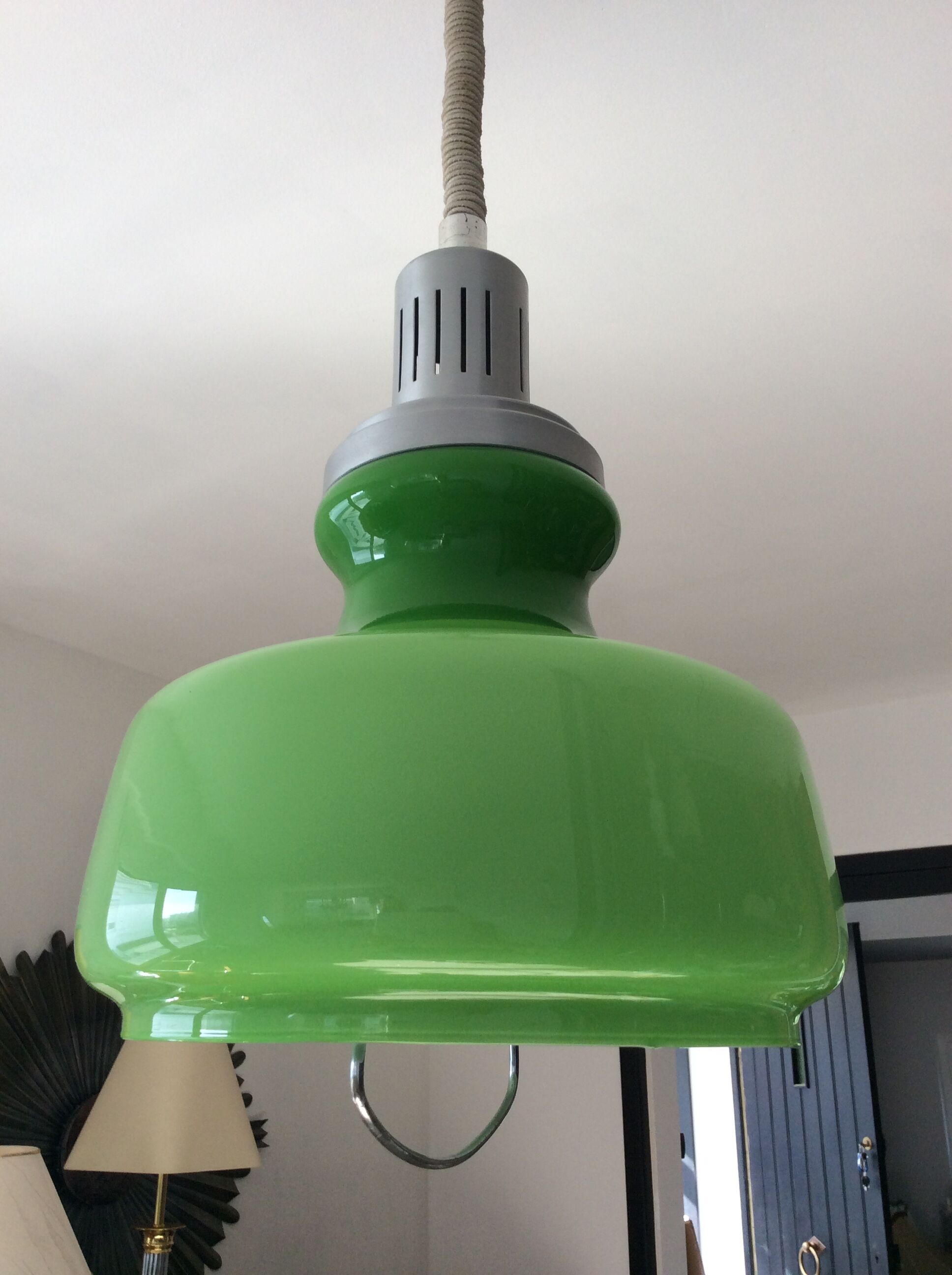 Suspension rises and falls in opaline of the 70s