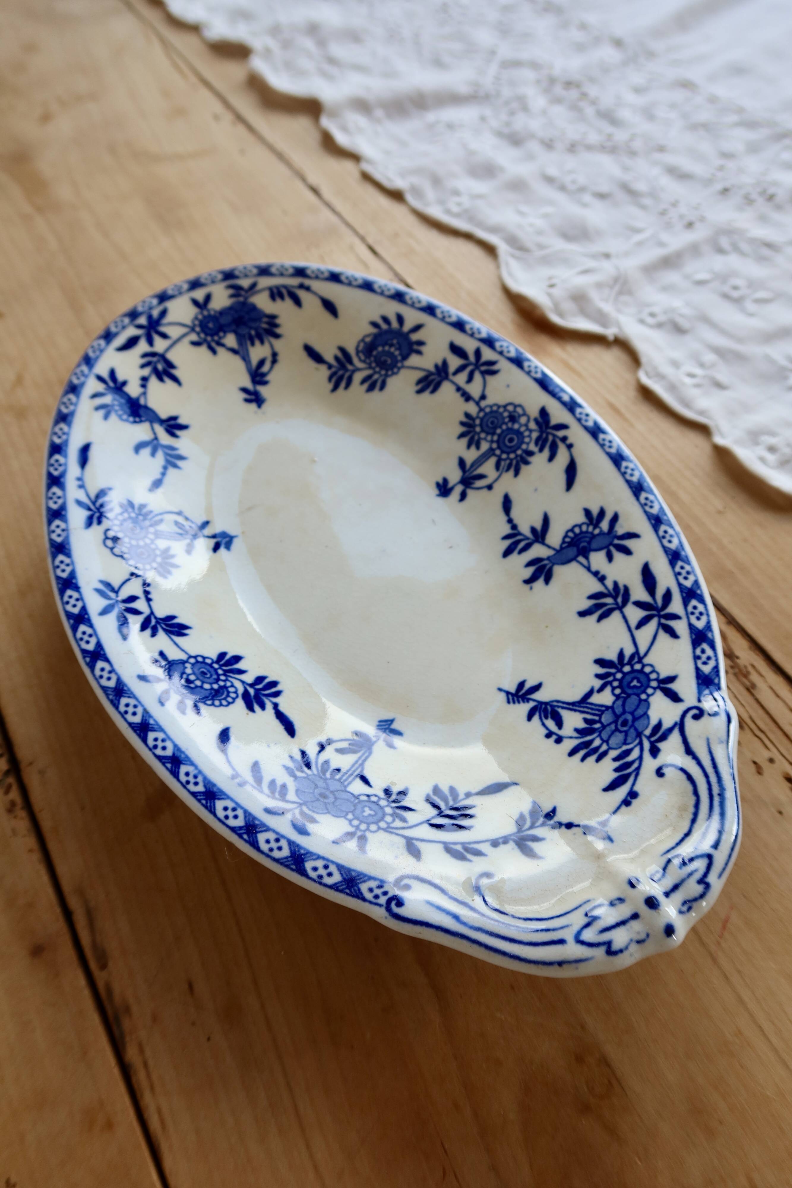 Ravier ancien porcelaine de Dresde bleu blanc – Plat à hors-d'œuvre baroque
