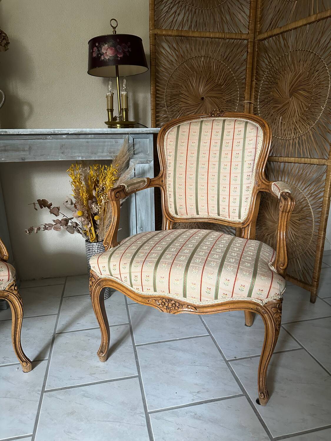 Paire de fauteuils bergères anciens style Louis XV