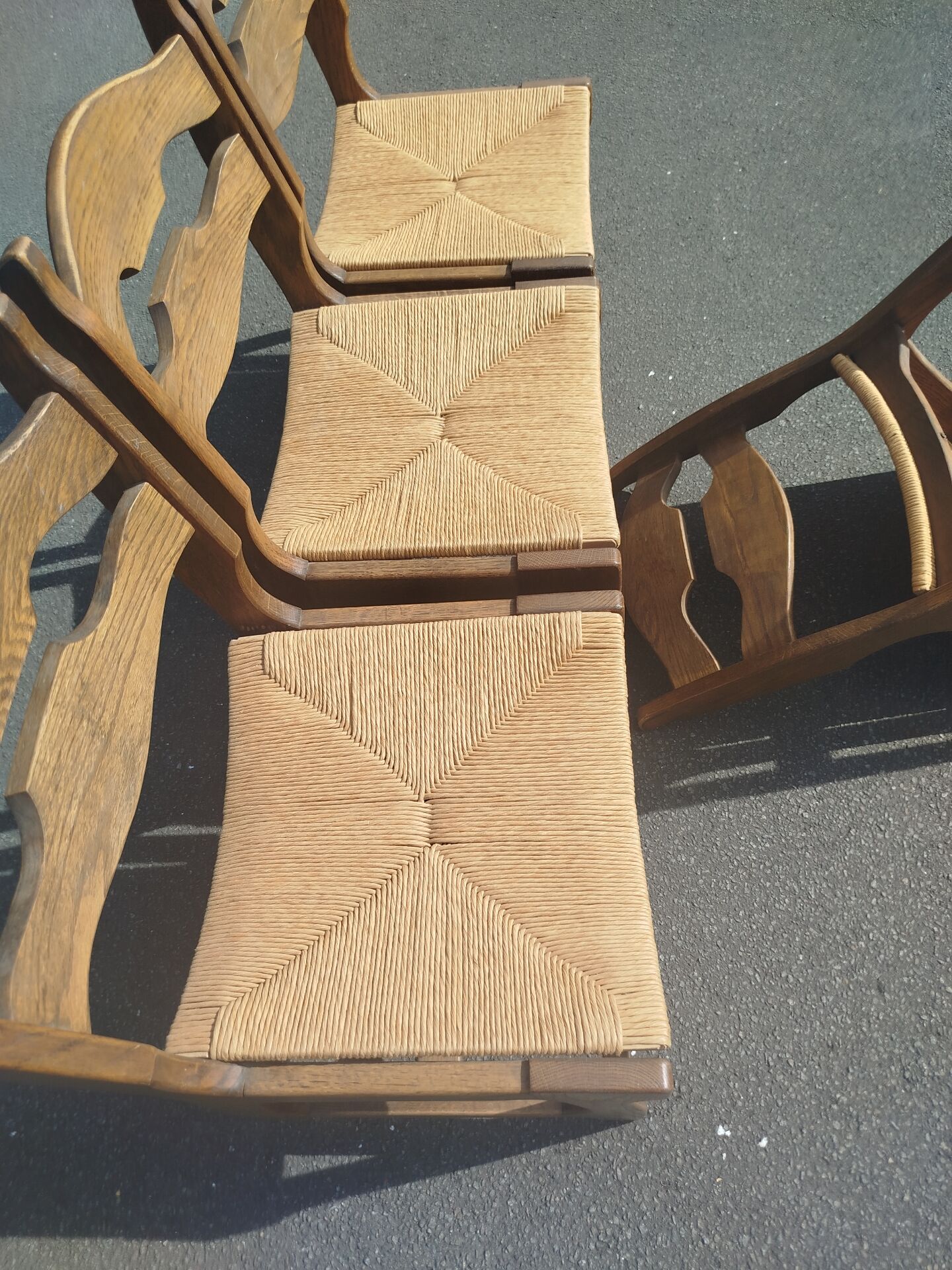 Set of 4 solid oak chairs with straw, in the style of Guillerm.