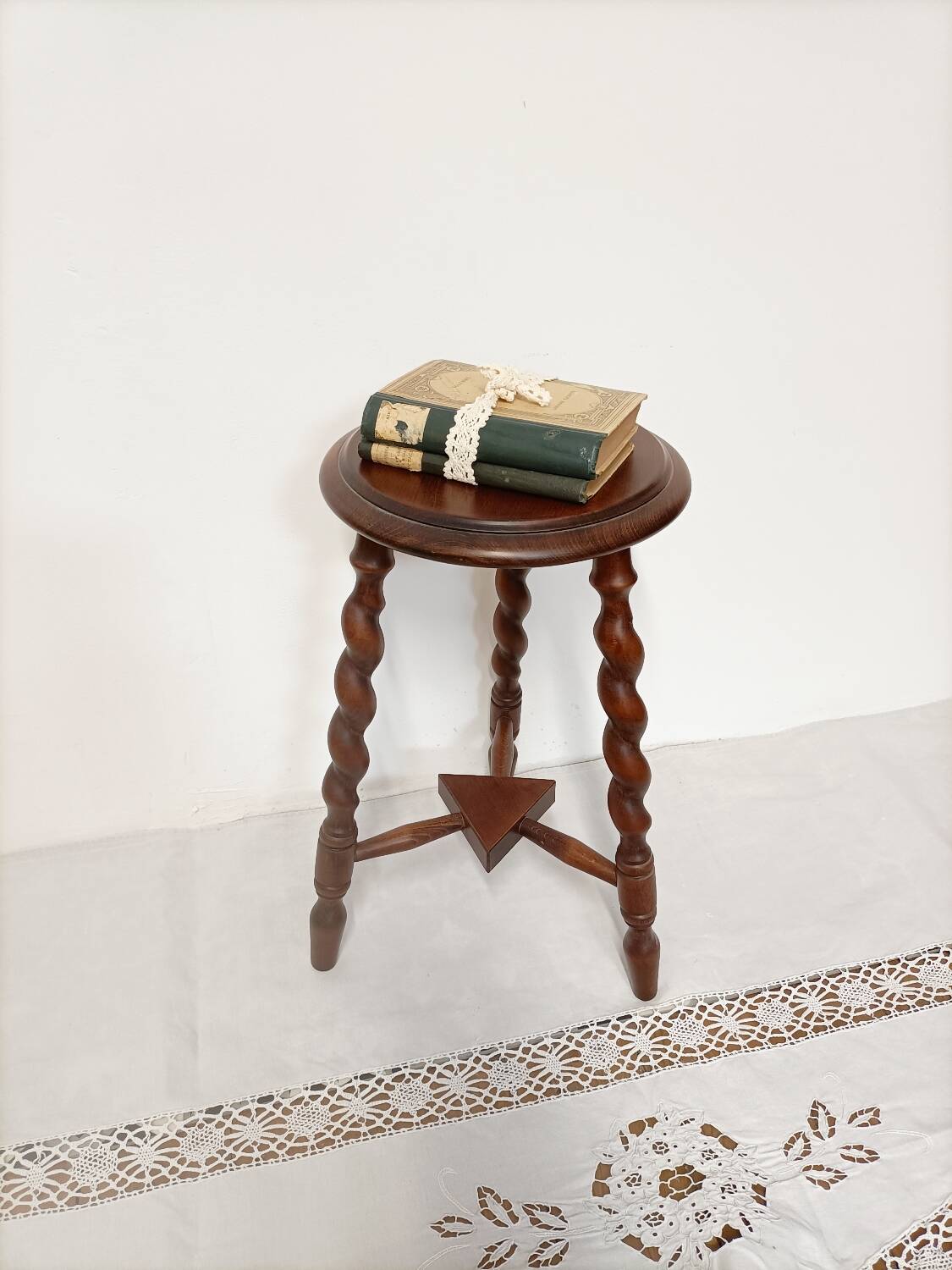 Dudouyt-style plant stool