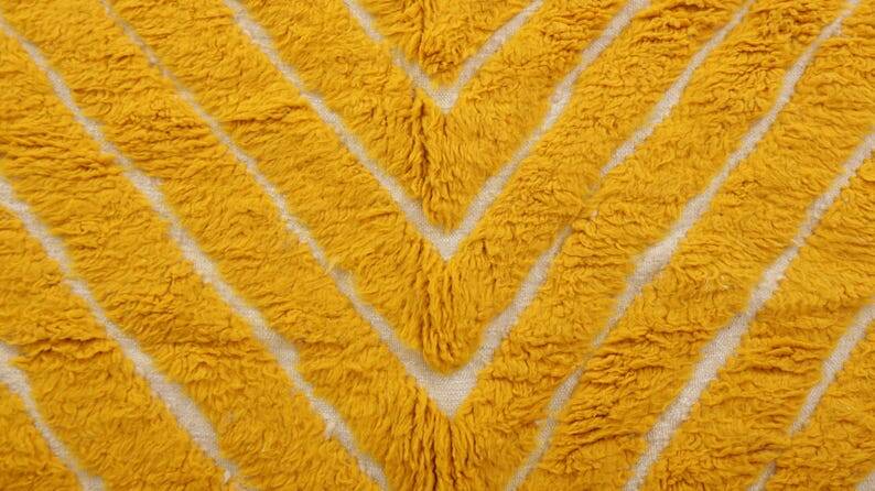 Ecru Moroccan rug with geometric patterns 250cm x 150cm