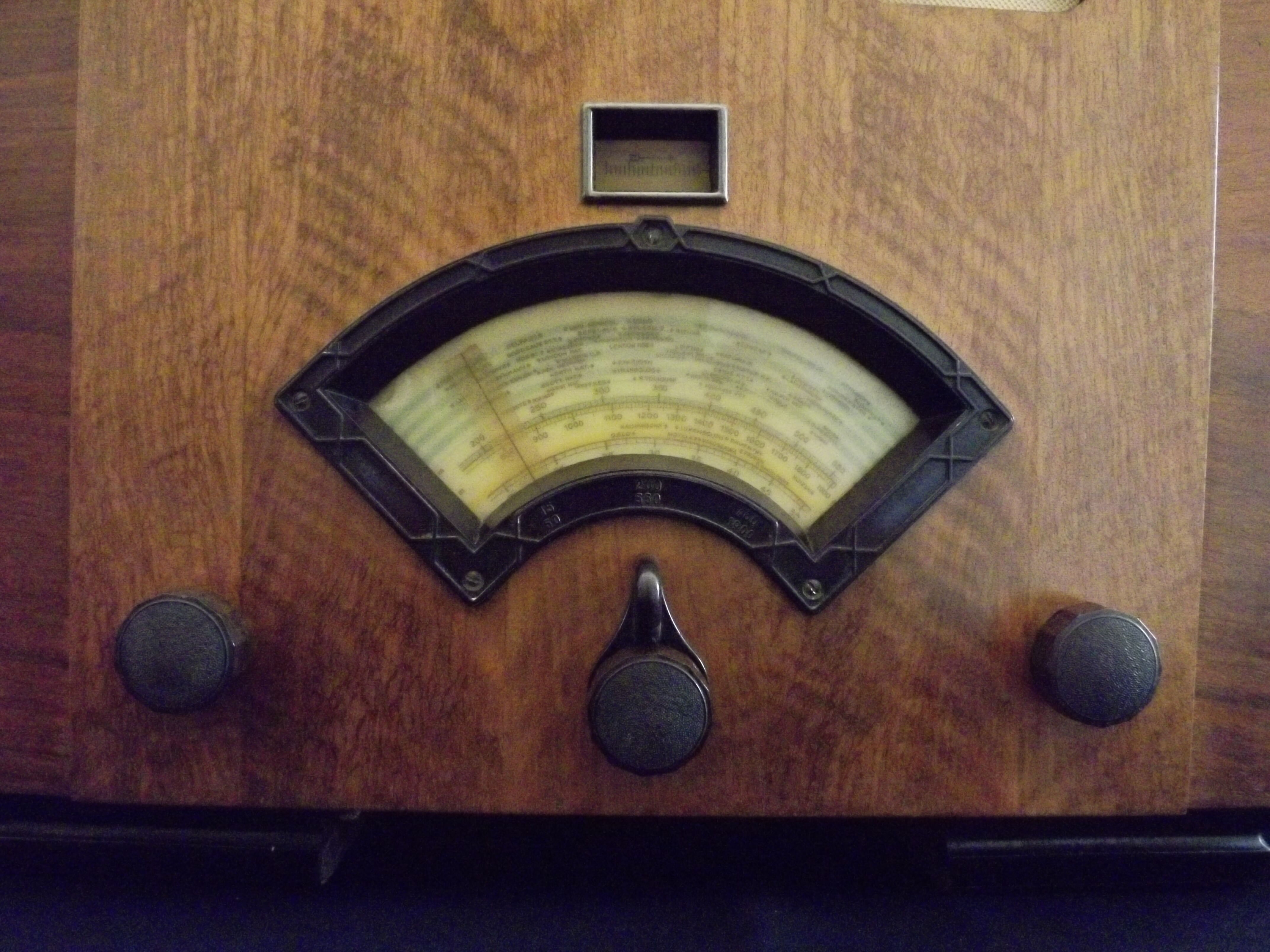 Art deco radio 1934