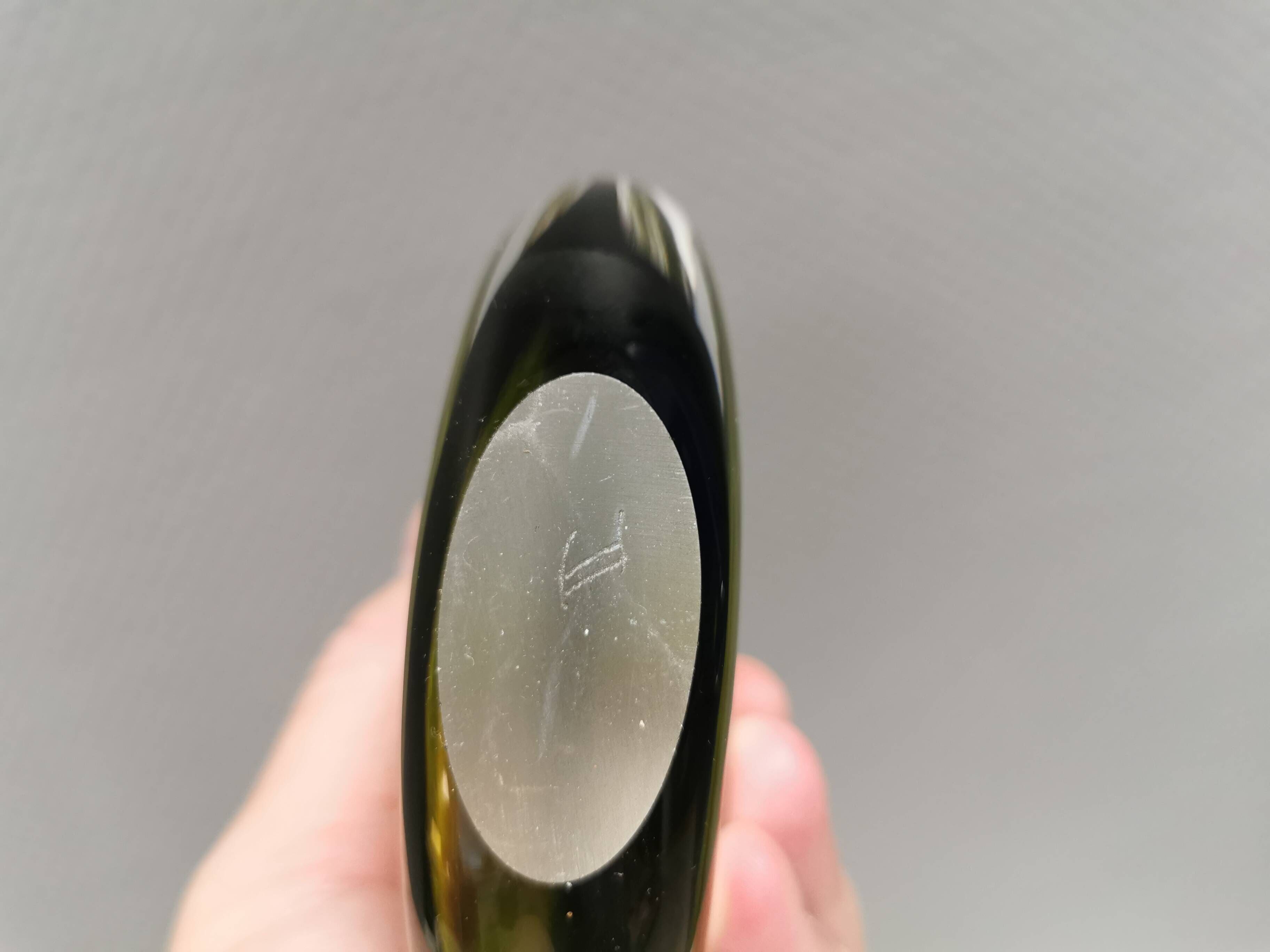 An exceptionally beautiful vase crafted using the ‘Sommerso’ technique.