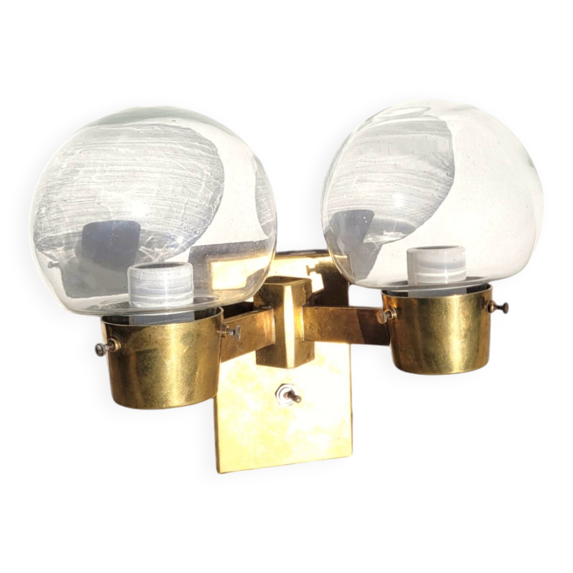 Antique brass wall lamp