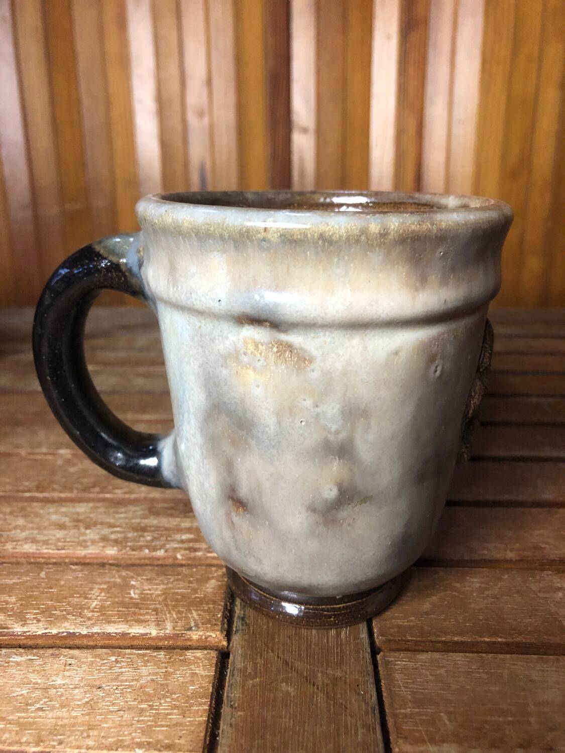 Set of 4 beige ceramic mugs fleur de lys vintage