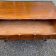 Commode arbalète Louis XV en bois massif merisier du 20ème