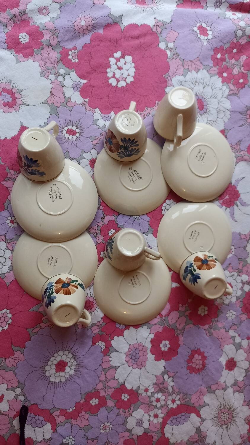 6 Creil and Montereau Choisy-le-Roi cups, Antibes model