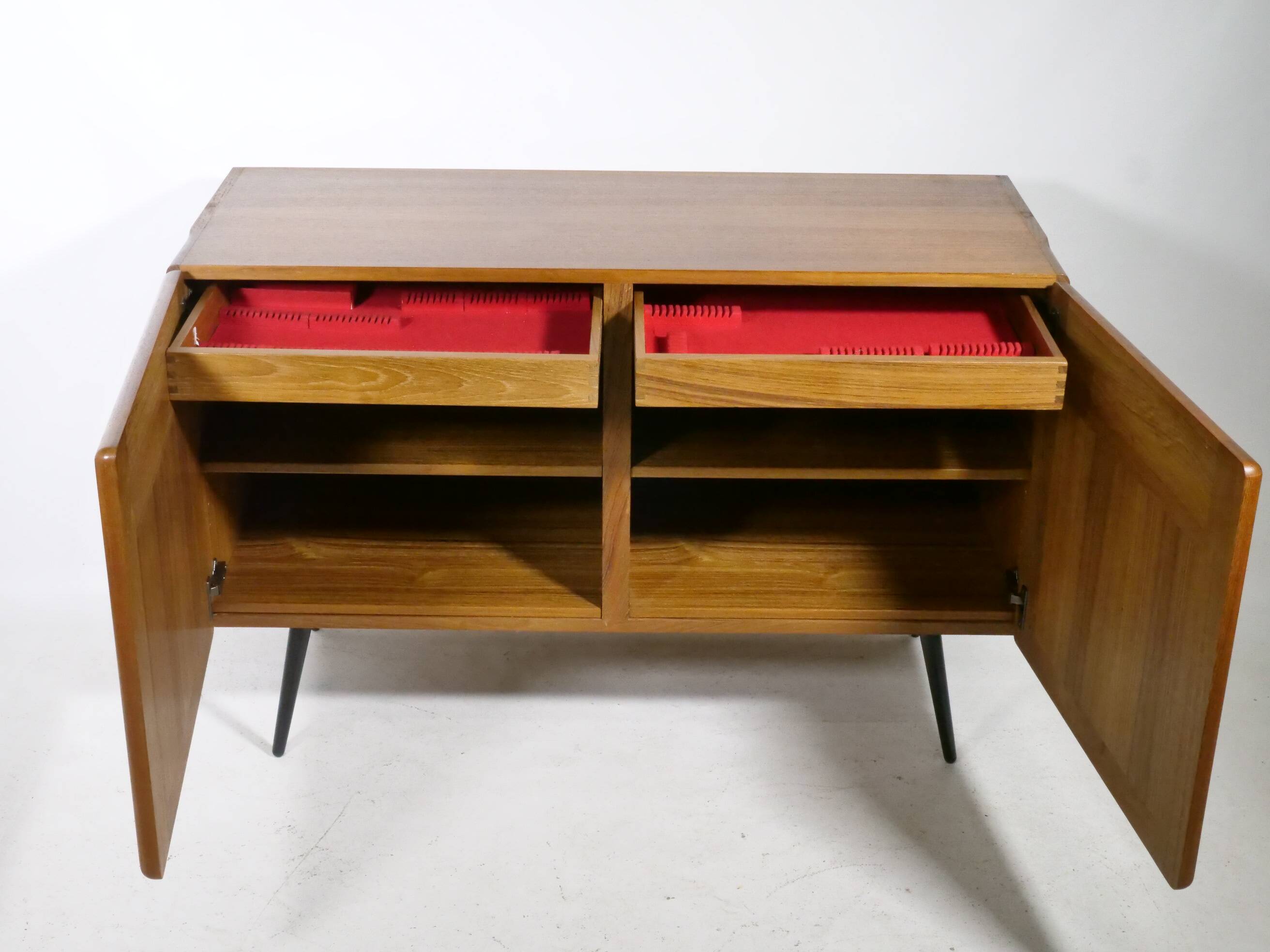 Buffet design danois en teck des années 1960