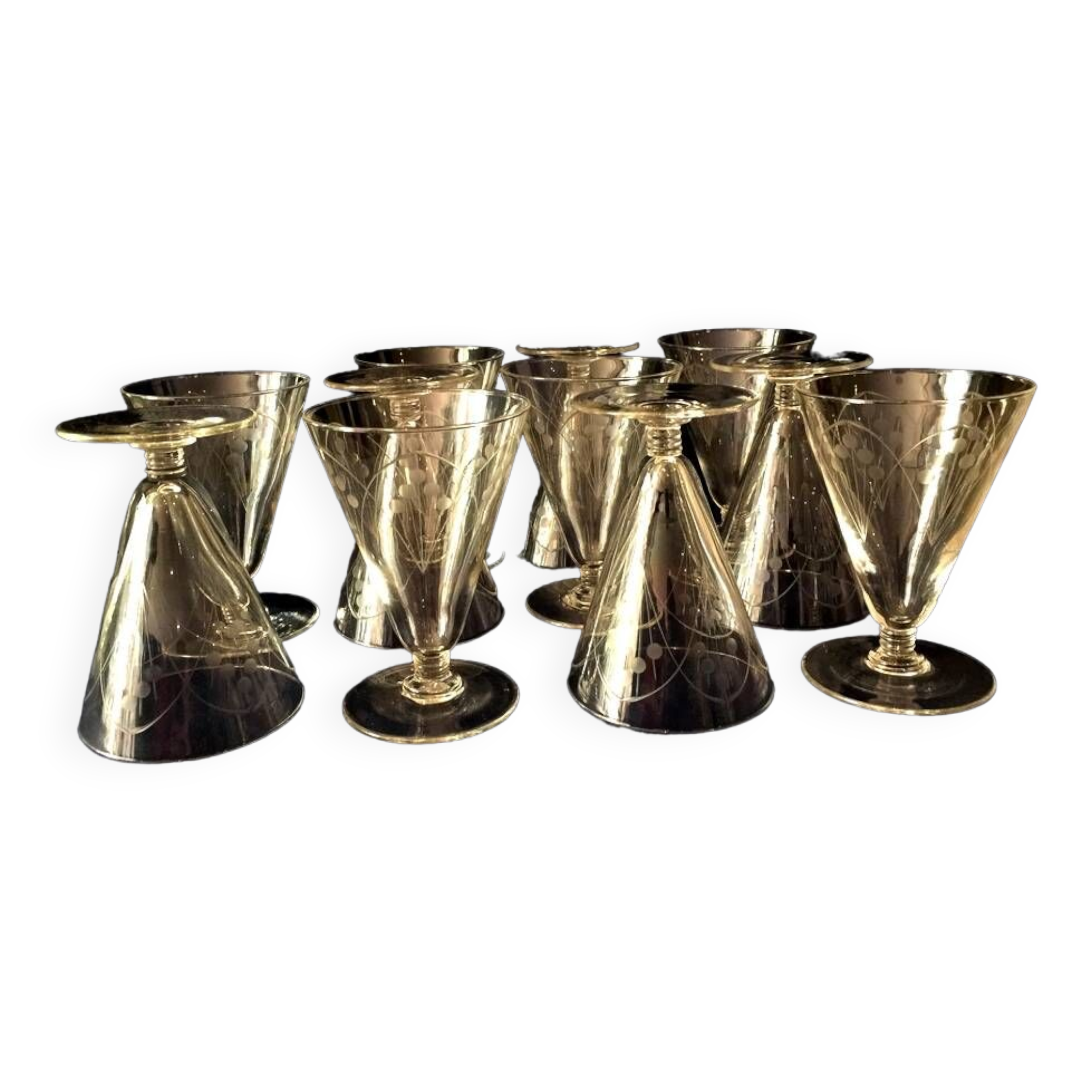 Set of 10 engraved glass water glasses from the 1930s 1940s tabletop art