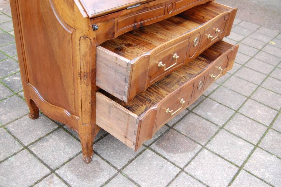 Louis xv period transitional walnut slant-front desk from the louis xvi era, 18th century