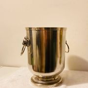 Silver-plated champagne bucket with lion heads from the 20th century, stamped.