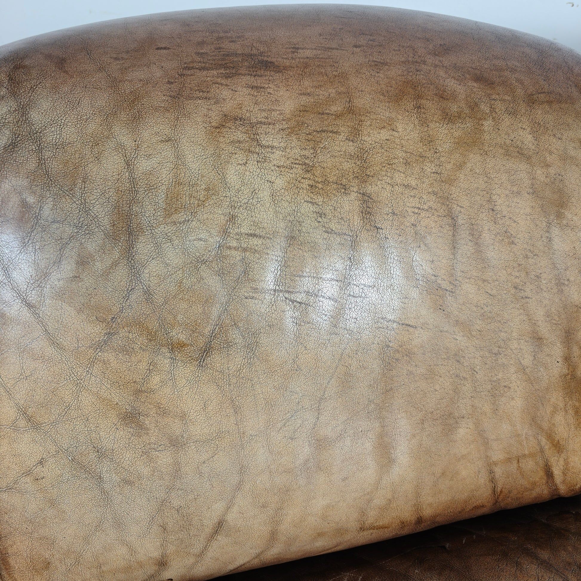 English Howard & Sons style leather sofa – 20th century