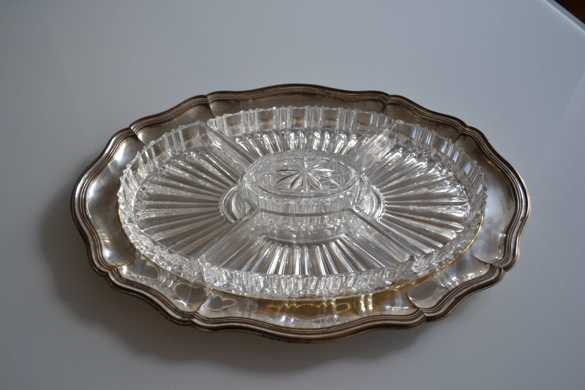 Plat serviteur apéritif métal argenté poinçon HKE et verre