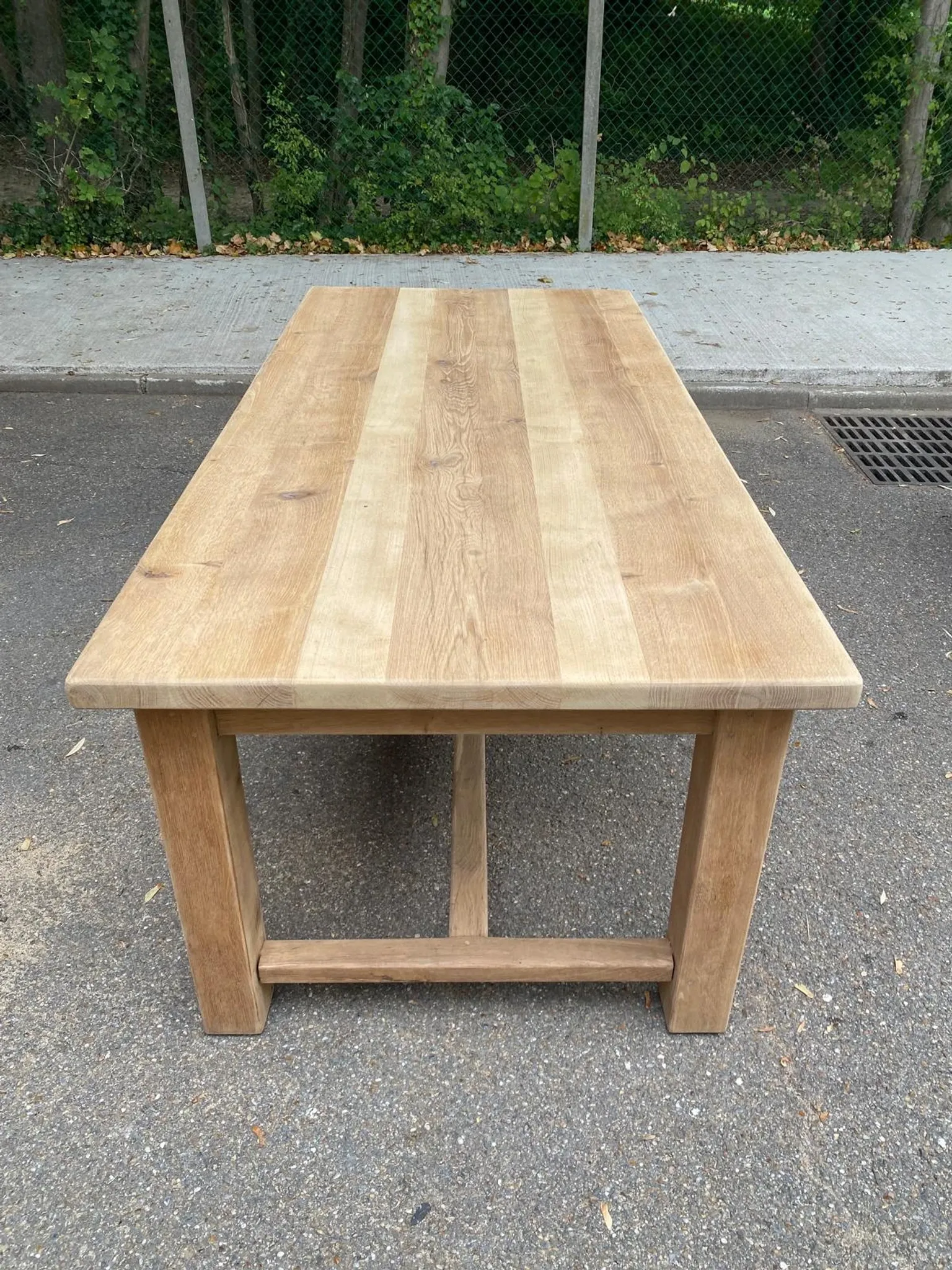 Table à manger de ferme décapée en chêne massif brut 1970 - 210cm