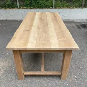 Table à manger de ferme décapée en chêne massif brut 1970 - 210cm