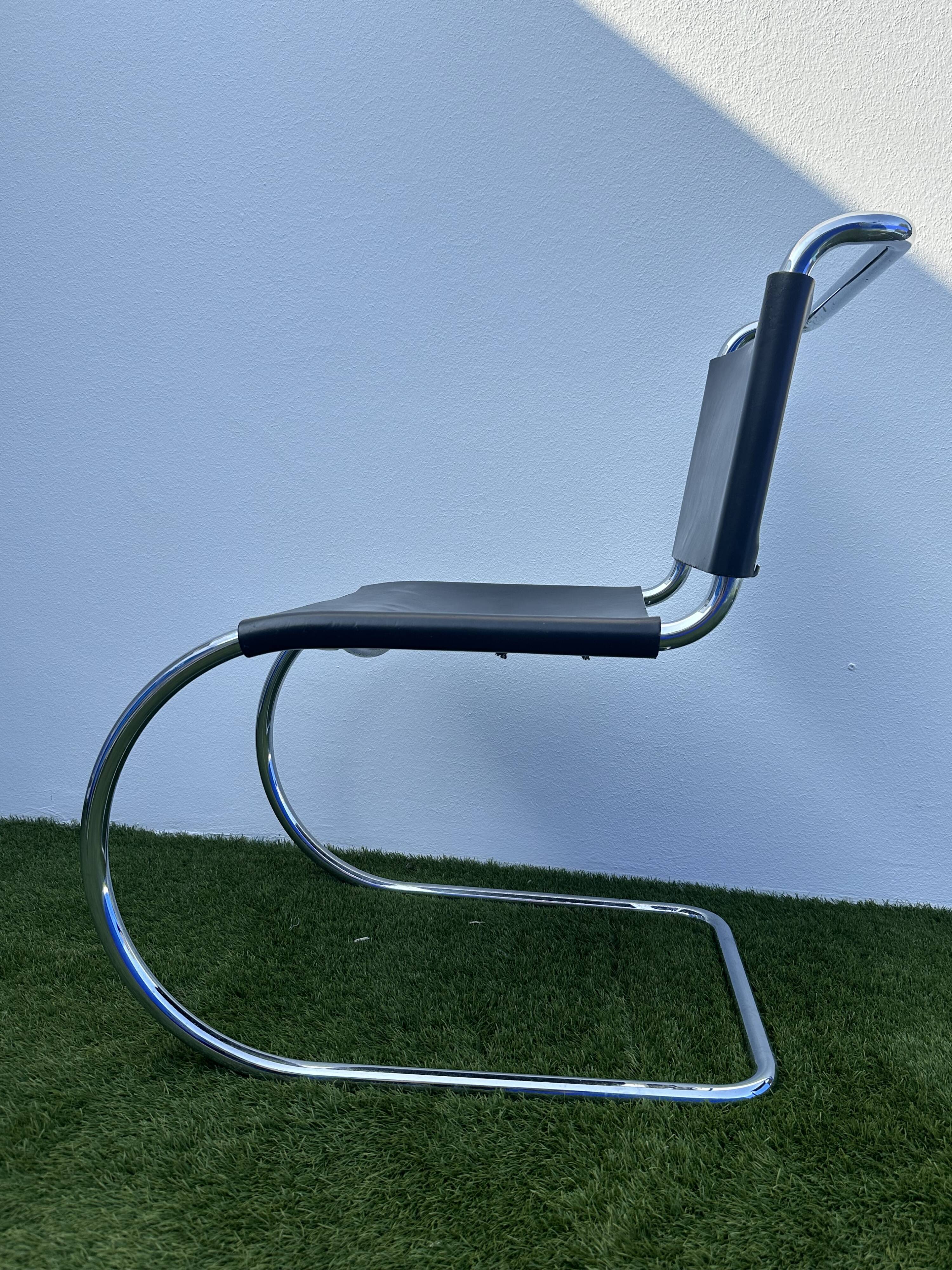 Pair of MR 10 chairs with Mies Van der Rohe laces, Knoll International