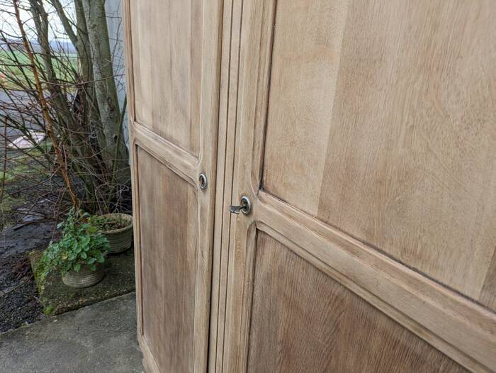 Wardrobe, removable wardrobe