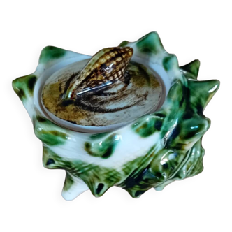 Seashell-shaped slip sugar bowl