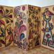 Paravent à décor de fils de laine, art "Huichol", signé, 123 cm