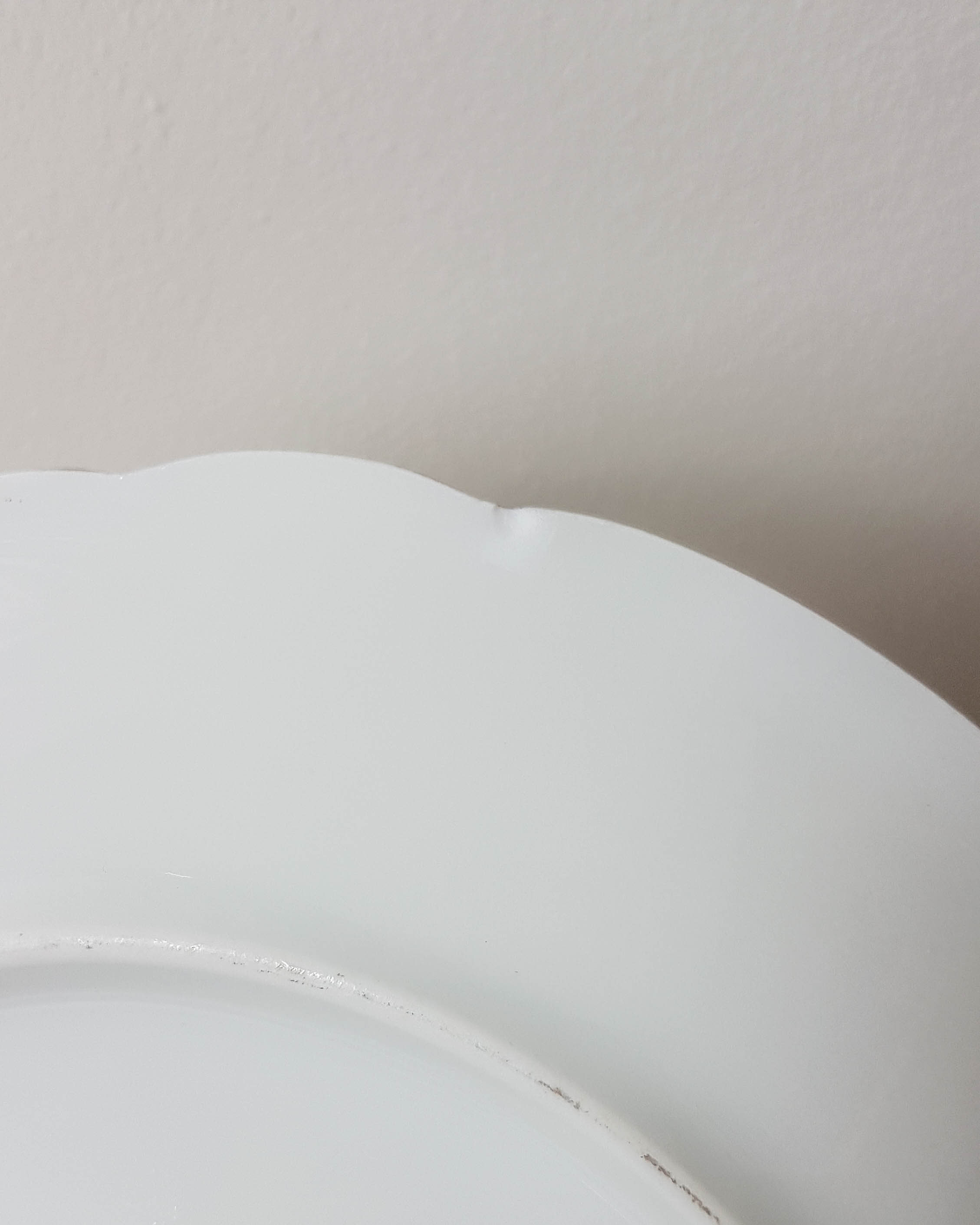 Lot of 4 flat plates Limoges FD Chauvigny golden white rose pattern