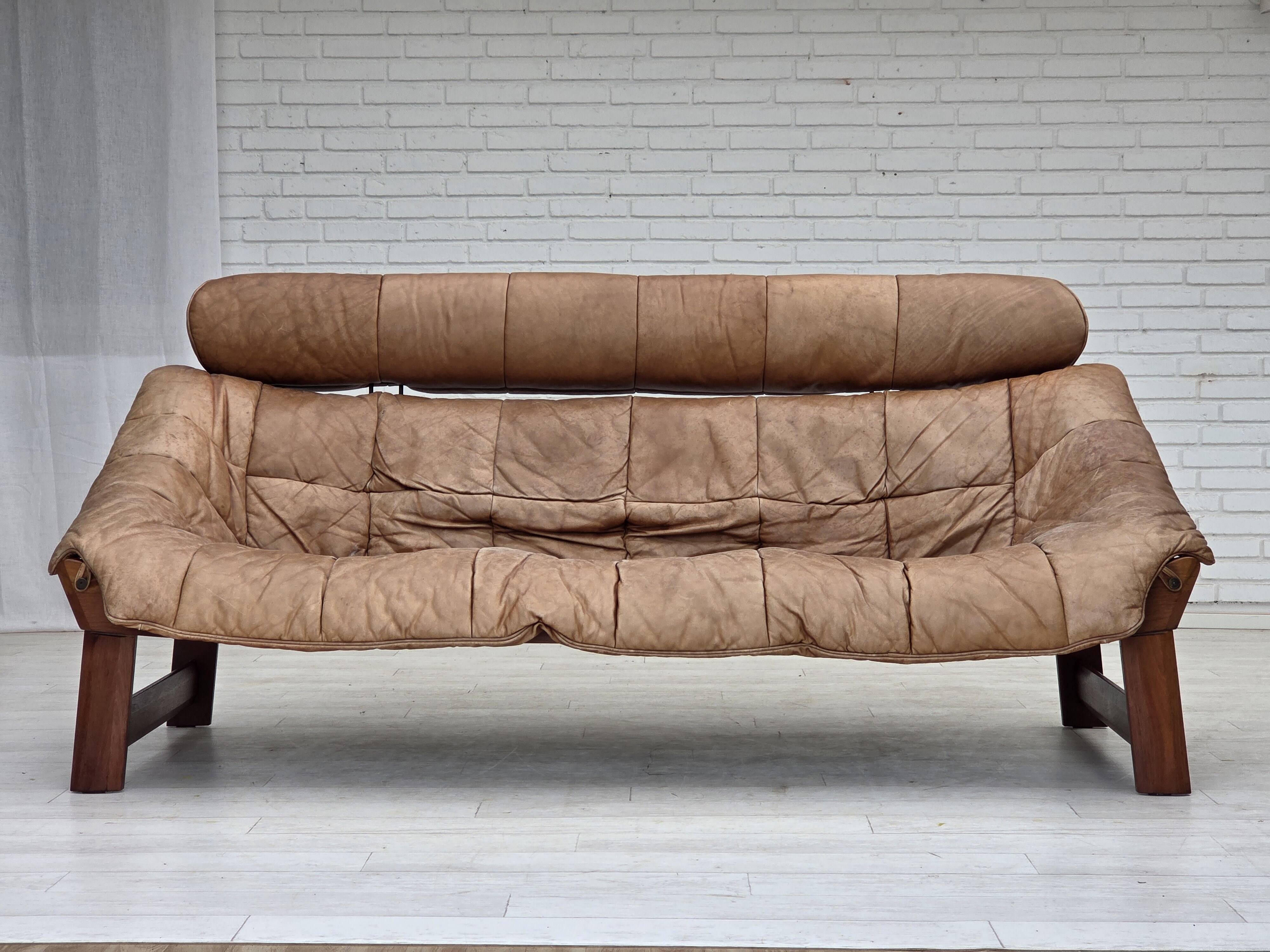 1970s, Norwegian design by Jan Erik Lindgren. 2-seater sofa model "Amazon".