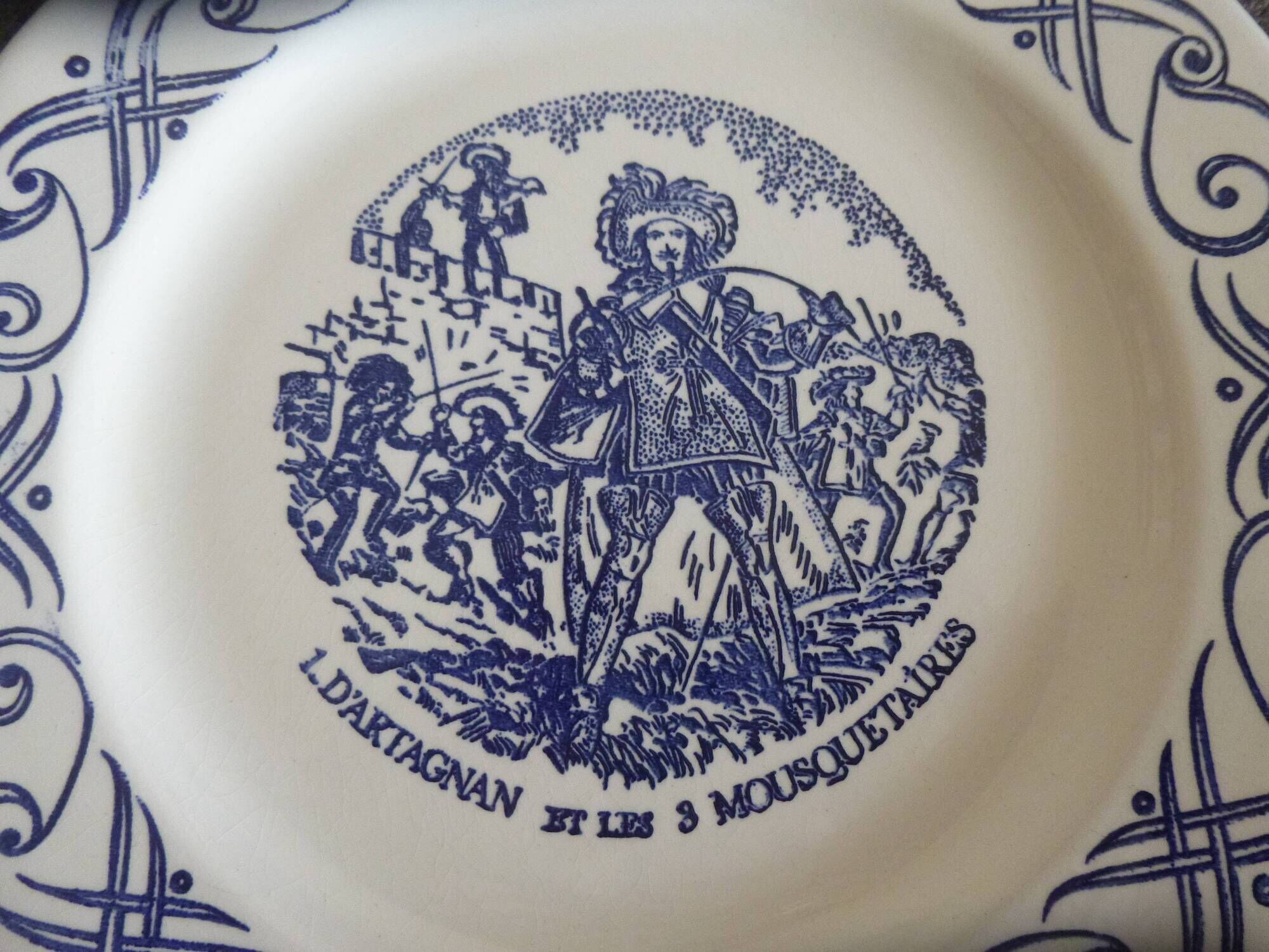 4 assiettes publicitaires Yoplait- Les 3 mousquetaires