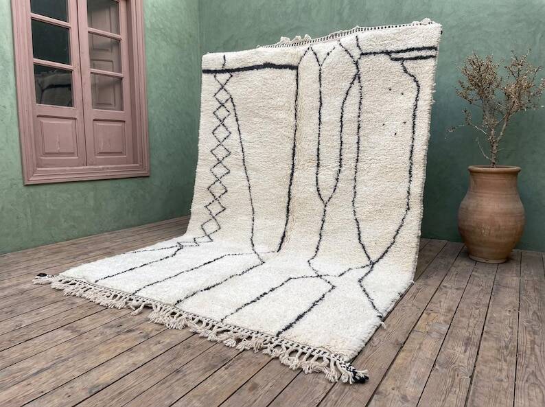 Ecru Moroccan rug with geometric patterns 200cm x 300cm