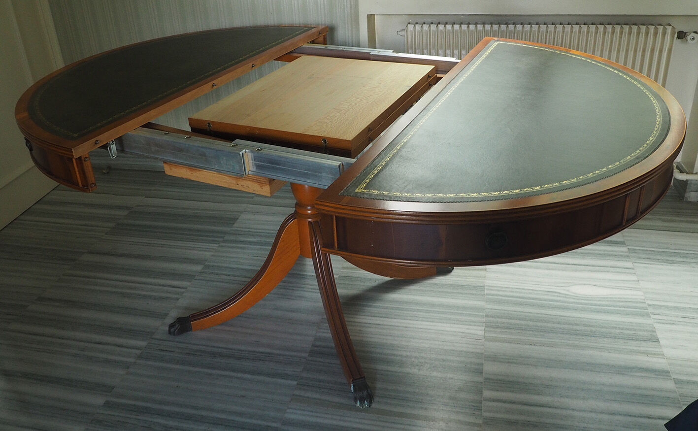 English-style wooden and leather table