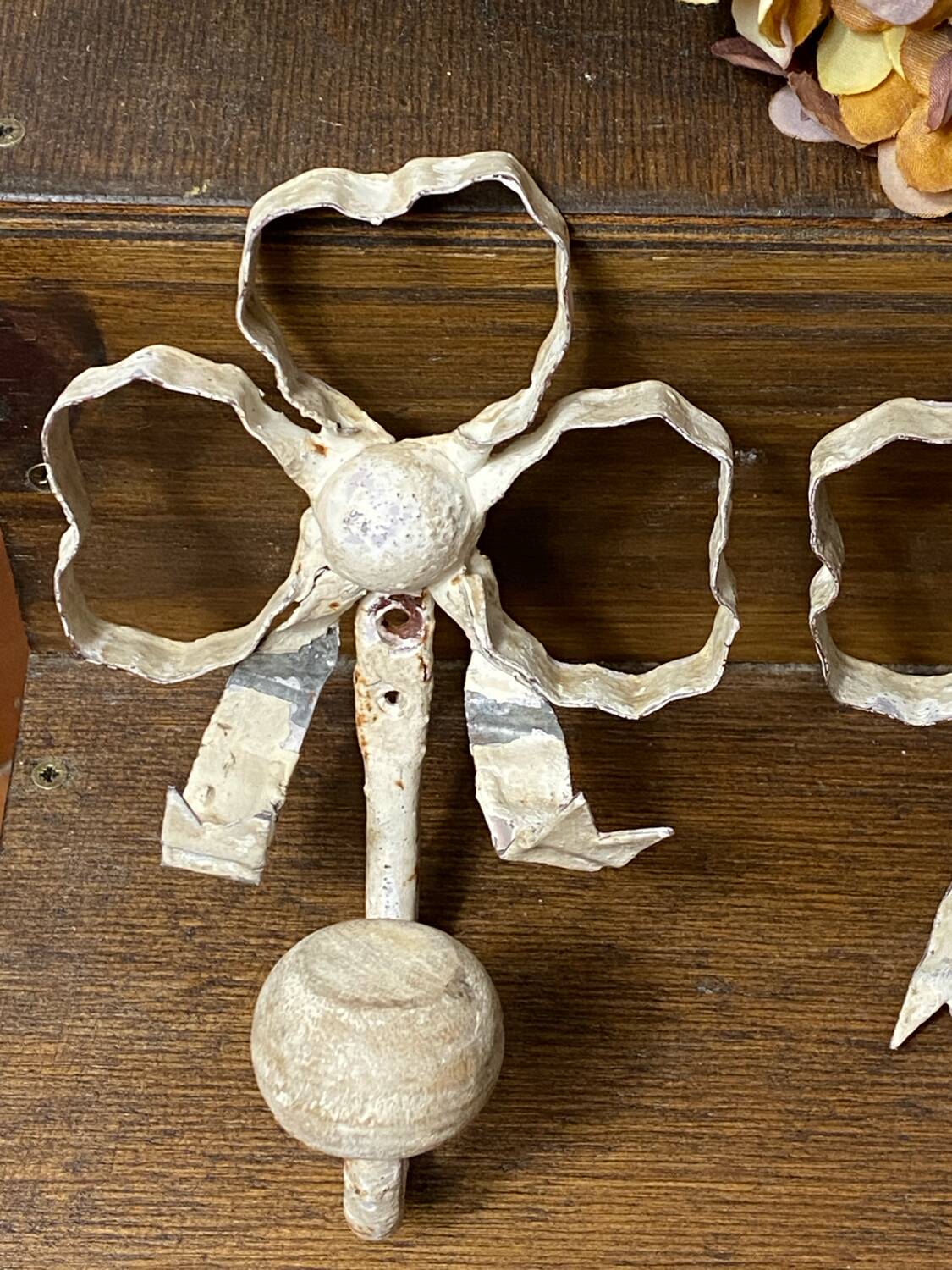 Metal and wood bow and ribbon hooks