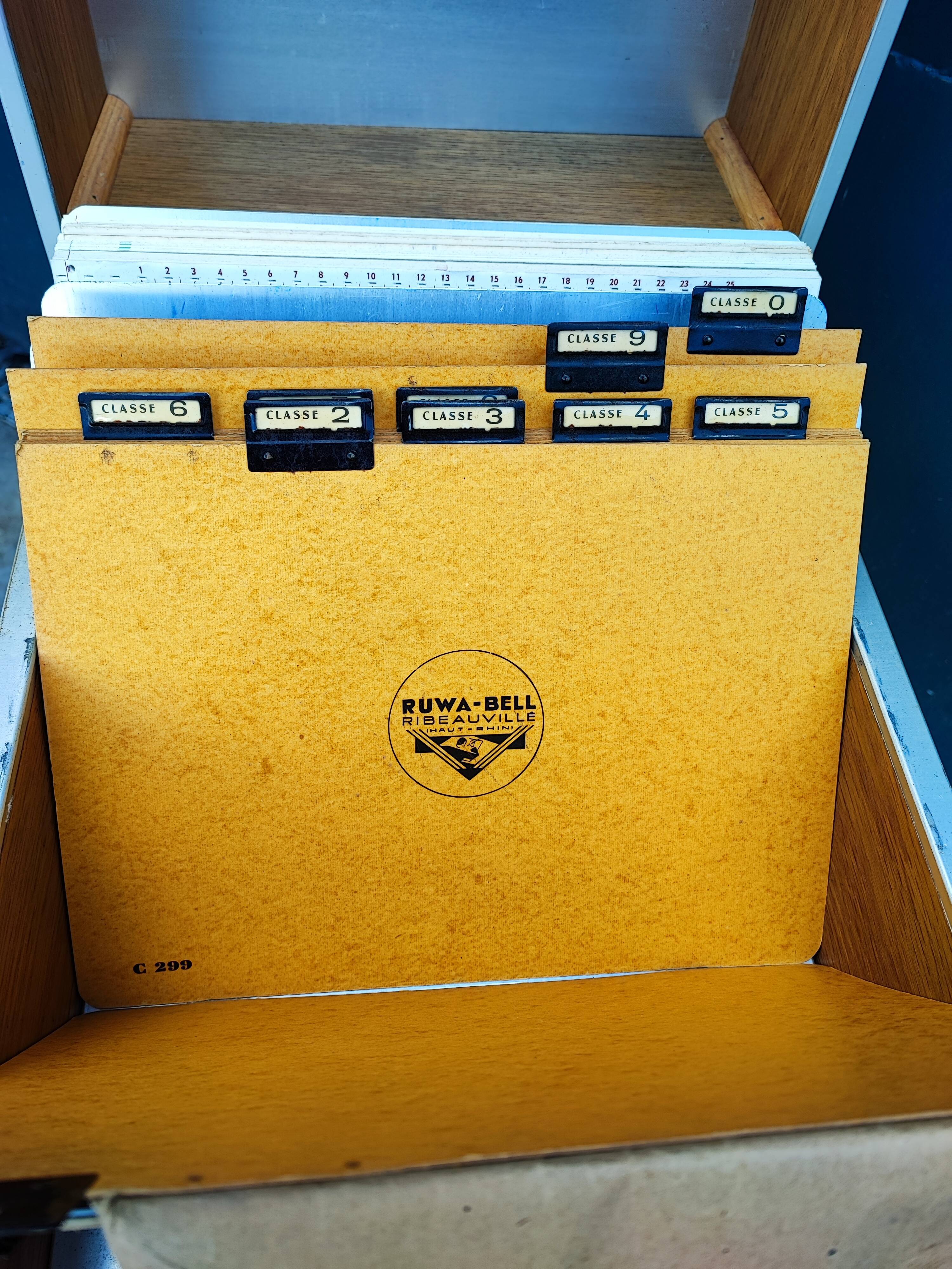 Metal binder ruwa bell