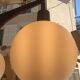 Lustre boomerang scandinave en teck  3 globes en opaline