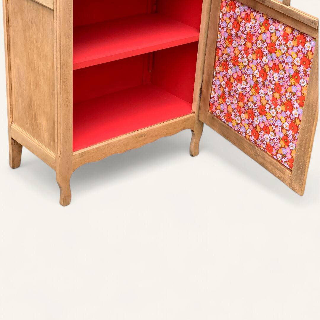 Armoire bonnetière parisienne vintage bois brut