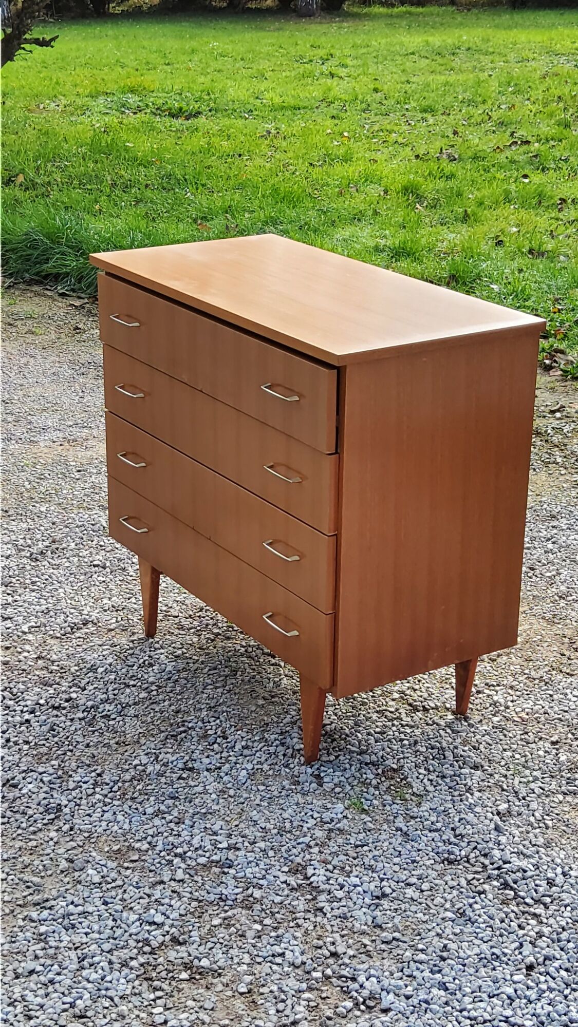 Vintage chest of drawers from the 50s/60s in golden mahogany 4 drawers feet bobbin
