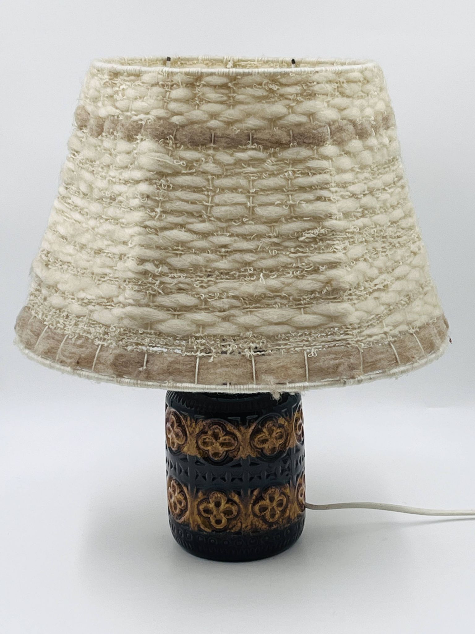 Lampe vintage en céramique relief et abat-jour laine