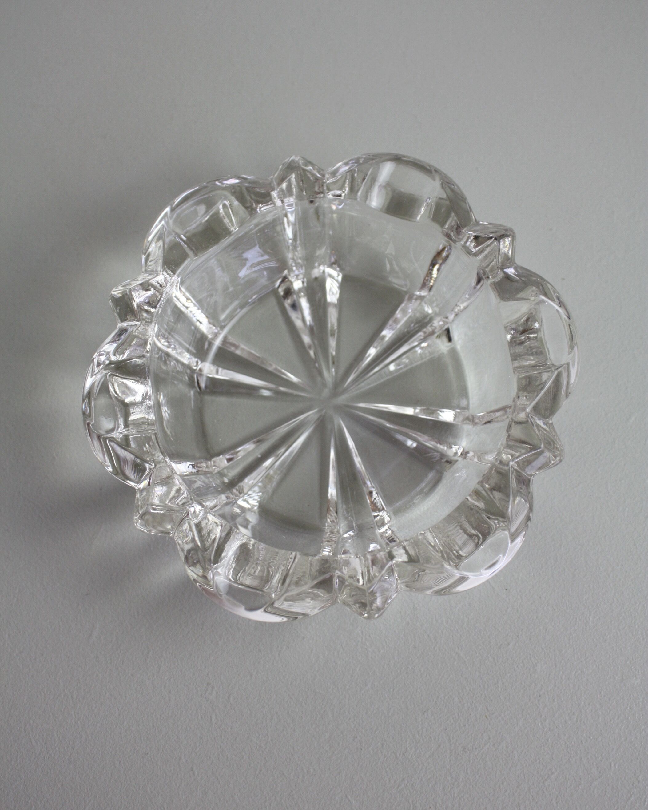 Cendrier en cristal en forme de fleur