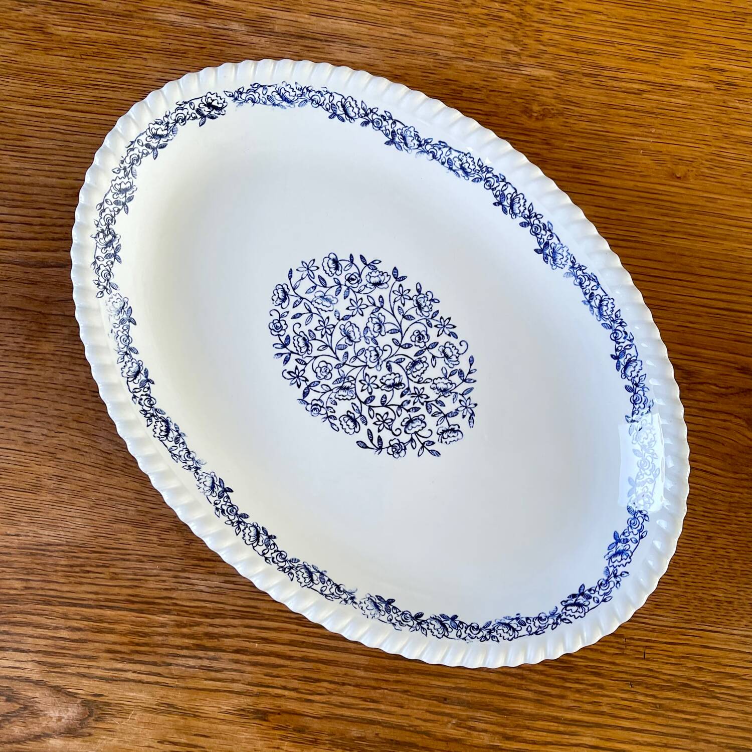 Very large oval dish