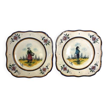 Quimper HB deux assiettes carrées paysans bretons début XXème