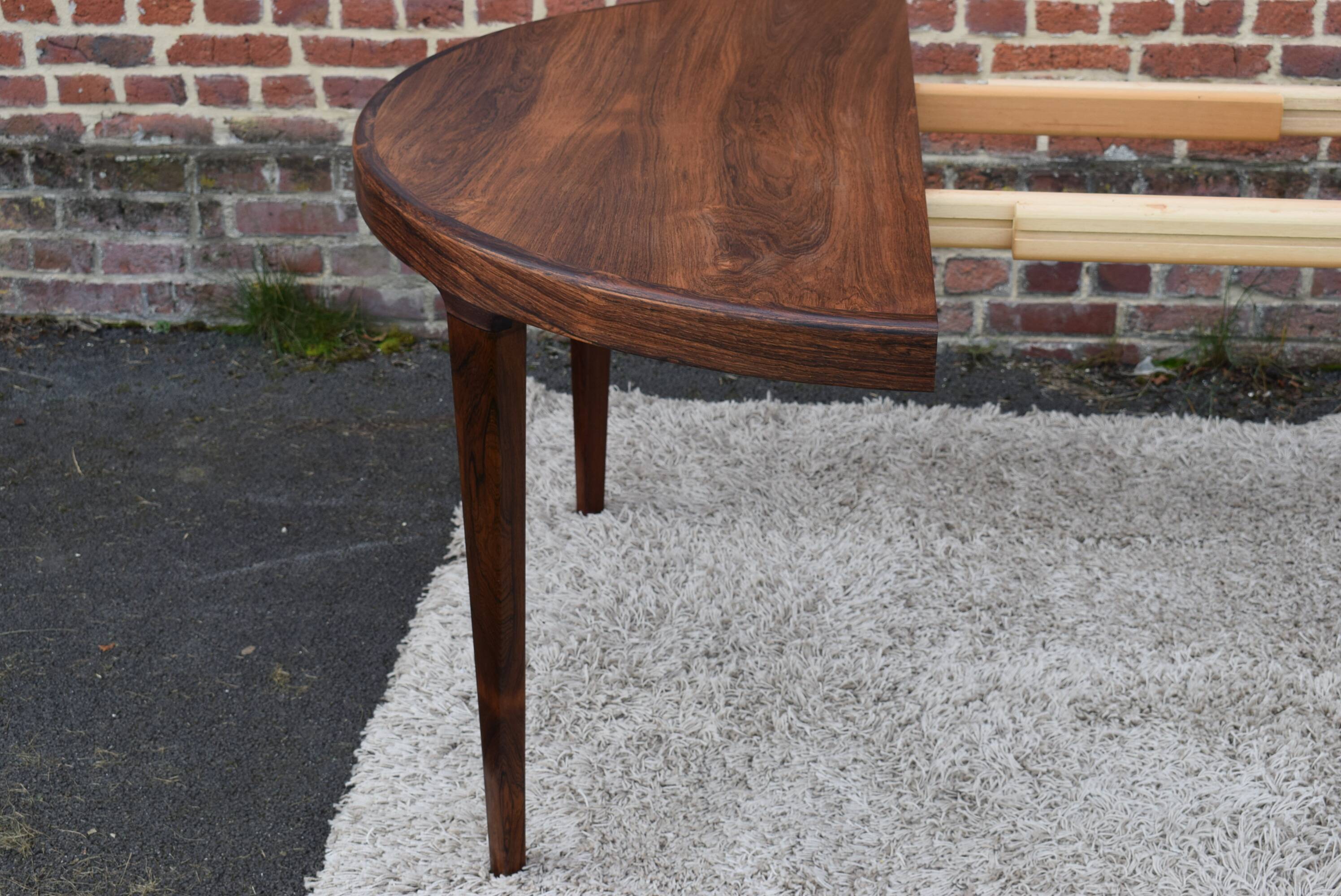 Rio rosewood table