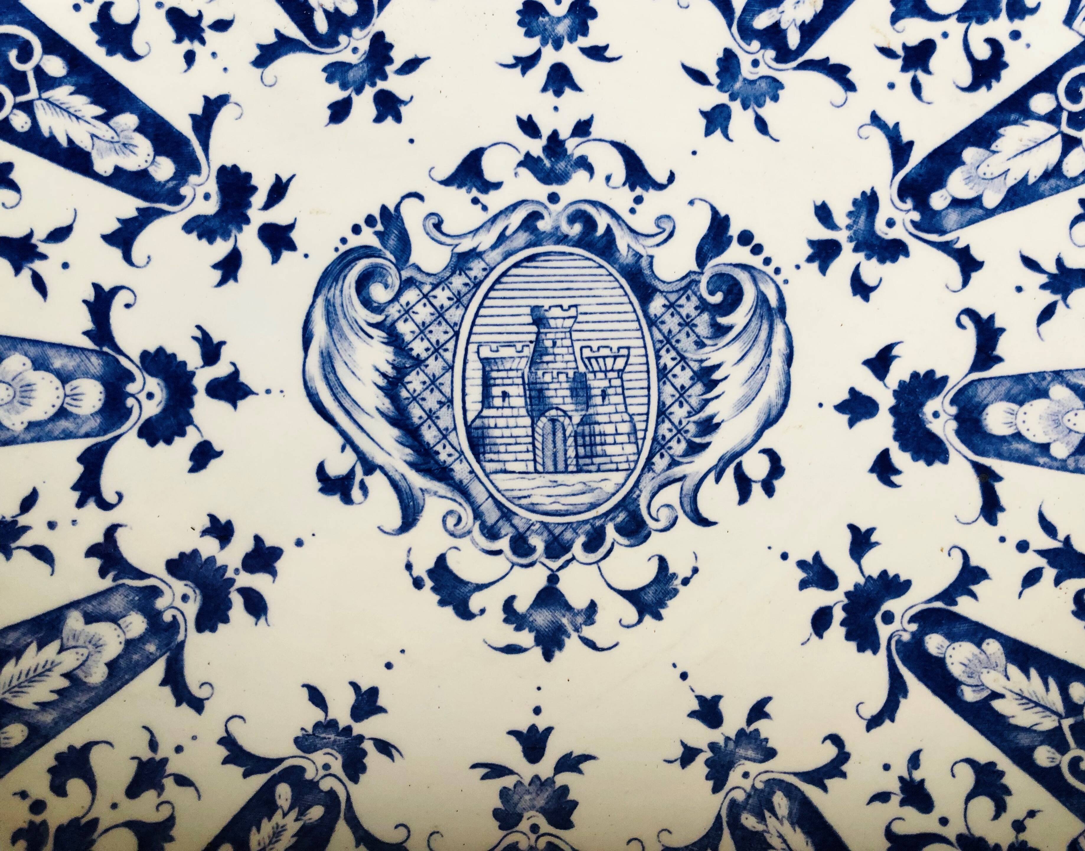 Centerpiece in gien earthenware