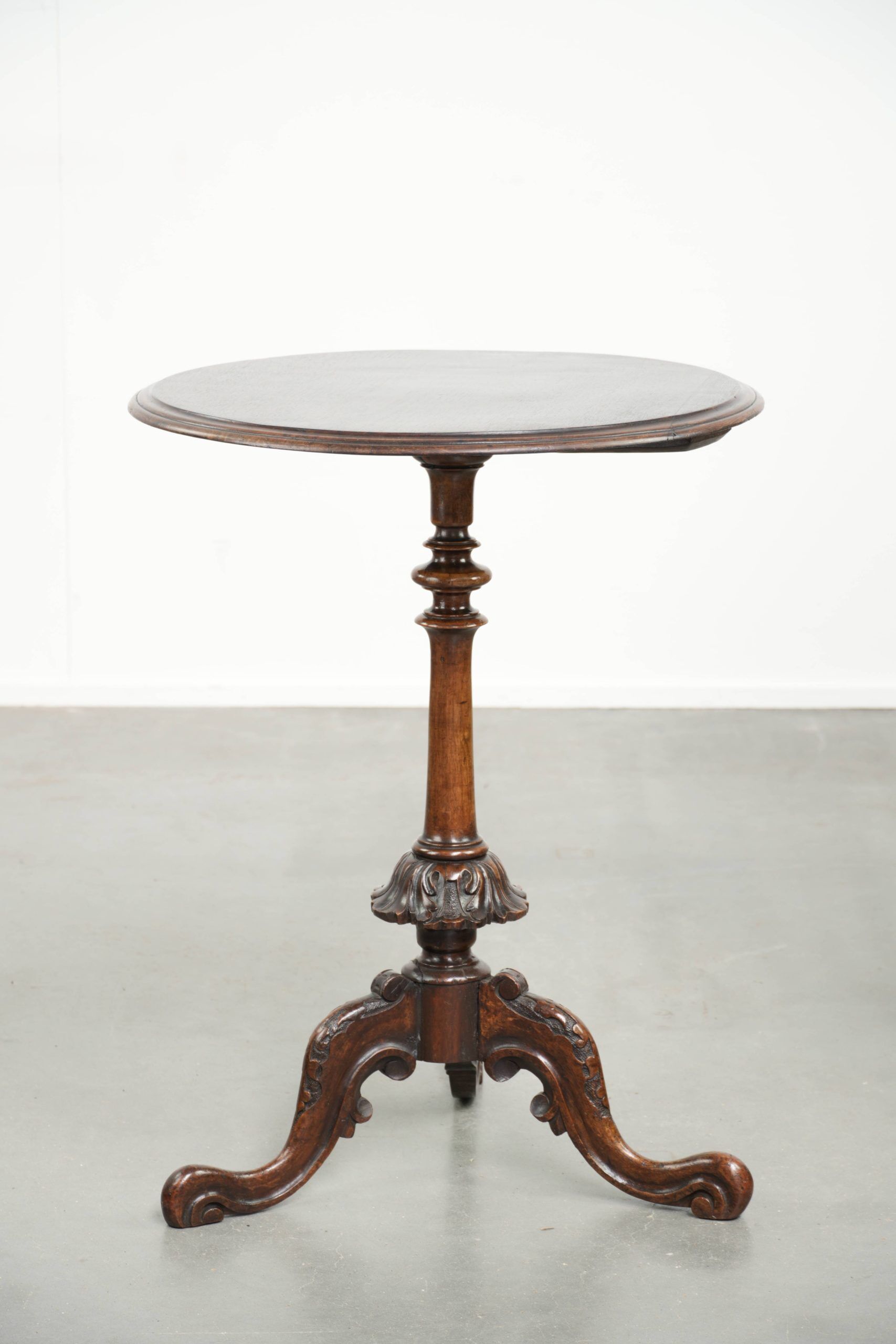 Round antique side table / wine table with rich carvings