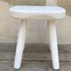 Tabouret ancien tripode de traite en bois blanc décoration vintage