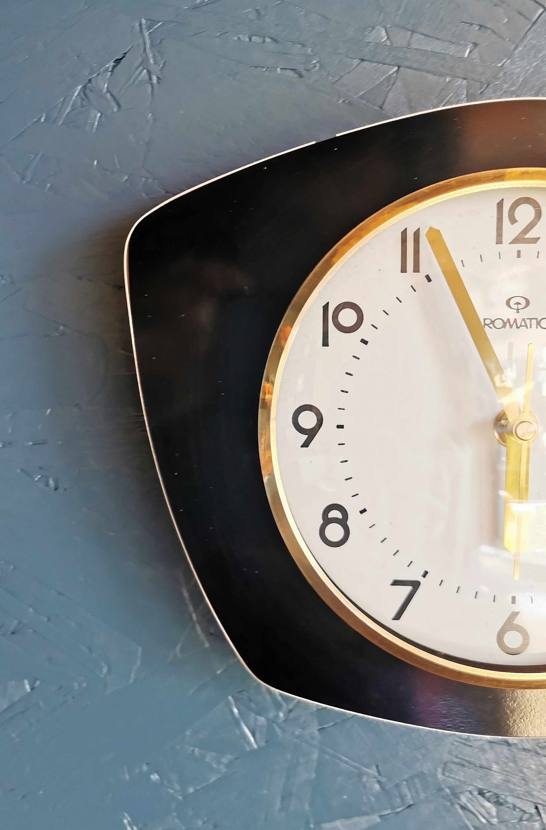 Vintage formica clock silent trapezoid wall clock "Romatic black"