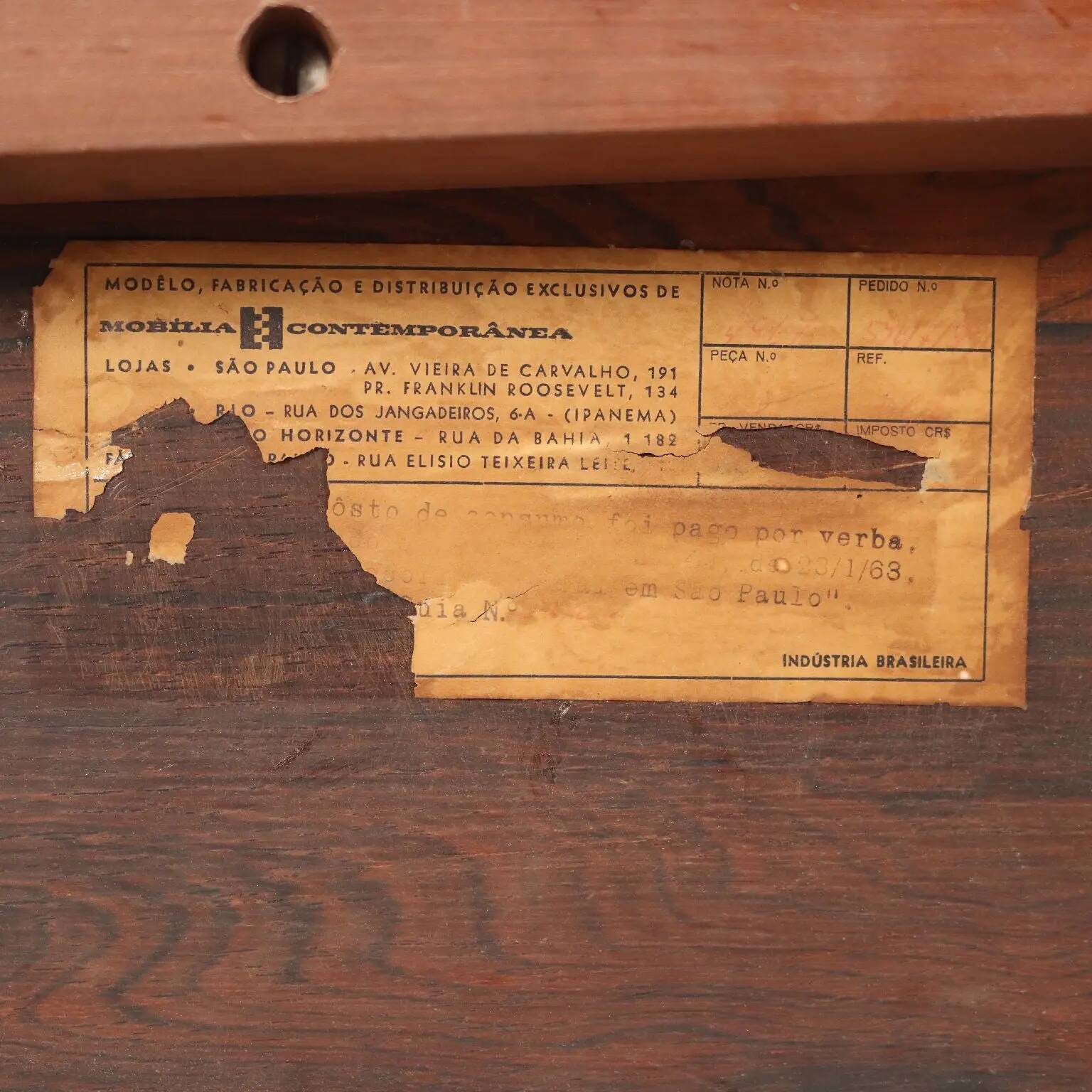 Table basse vintage plaquée en différentes essences de bois, Brésil